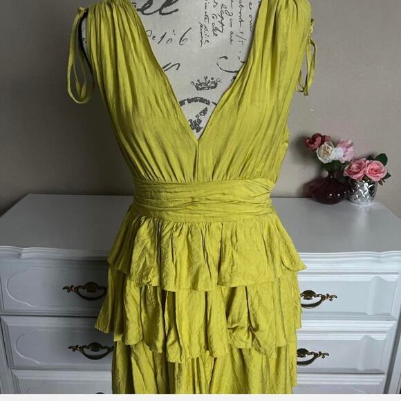 Neonish green ruffle rhomper - Picture 2 of 4